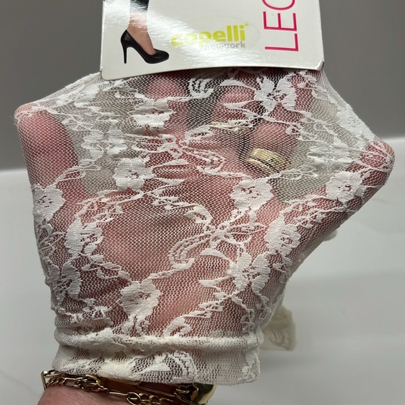Capelli cream colored Lace Leggings ankle tights size Medium brand new - Picture 8 of 8